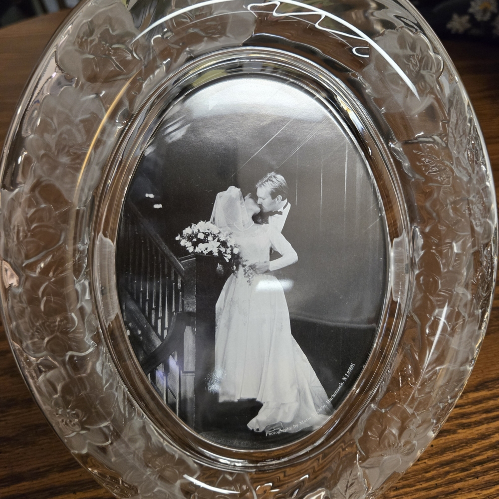 Vintage Crystal Clear Signatures Picture Frame